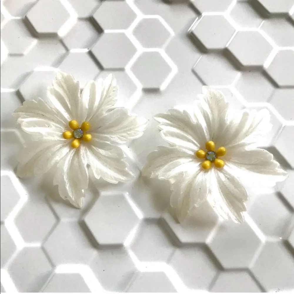 Vintage RARE 60s Jumbo Flower Clip-On Earrings